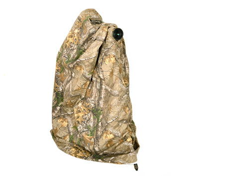 A quick use camouflage wildlife photography hide to break up your shape and outline. Will cover you, your camera, tripod and seat. Easy to use, just throw it over yourself or have it draped over your camera and tripod. No poles or pegs to worry about. Rolls up to fit in camera bag or rucksack.