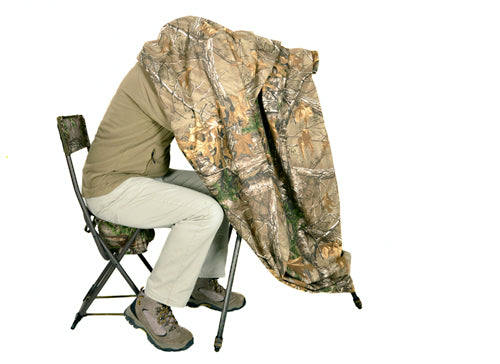 A quick use camouflage wildlife photography hide to break up your shape and outline. Will cover you, your camera, tripod and seat. Easy to use, just throw it over yourself or have it draped over your camera and tripod. No poles or pegs to worry about. Rolls up to fit in camera bag or rucksack.