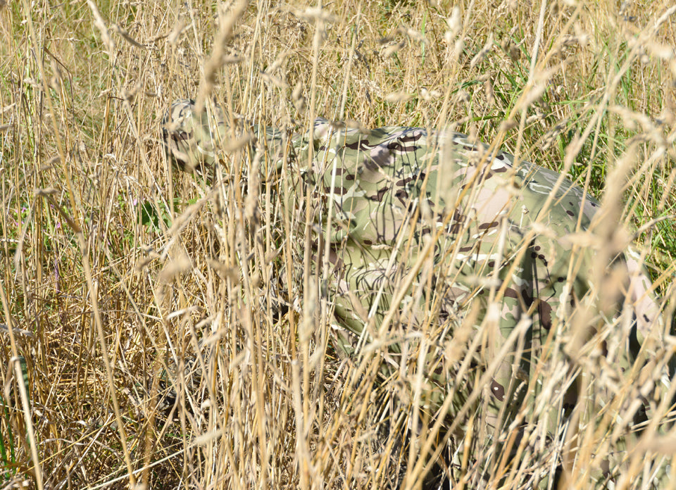 A quick use camouflage wildlife photography hide to break up your shape and outline. Will cover you, your camera, tripod and seat. Easy to use, just throw it over yourself or have it draped over your camera and tripod. No poles or pegs to worry about. Rolls up to fit in camera bag or rucksack.