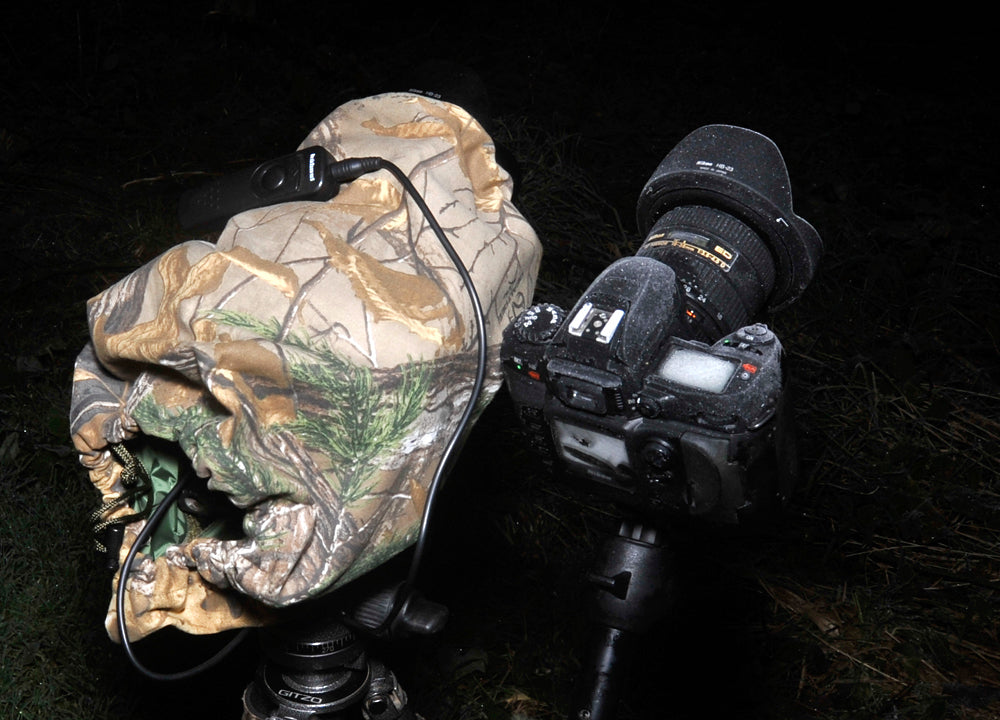 Waterproof and insulated camera covers, camera protection and Realtree camera camouflage, camera rain covers, dust and snow covers. Our 'Four Season' camera covers reduce battery drain & shutter sound. We first designed our heated camera covers for use by the British forces. The cover has four layers of technical fabrics including a fleece lining with a heat pack pocket, ideal for nature photography, wildlife photography and outdoor photography protecting your outdoor photography gear and long lenses. 