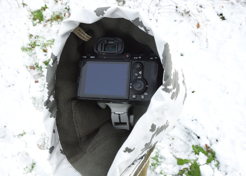 Waterproof and insulated camera covers, camera protection and Realtree camera camouflage, camera rain covers, dust and snow covers. Our 'Four Season' camera covers reduce battery drain & shutter sound. We first designed our heated camera covers for use by the British forces. The cover has four layers of technical fabrics including a fleece lining with a heat pack pocket, ideal for nature photography, wildlife photography and outdoor photography protecting your outdoor photography gear and long lenses.